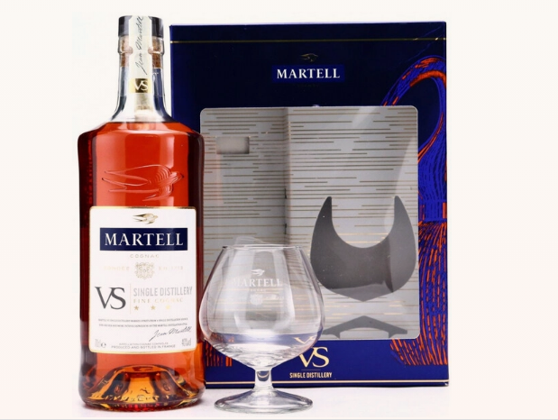 Коньяк Martell VS  with  glass box     700 мл