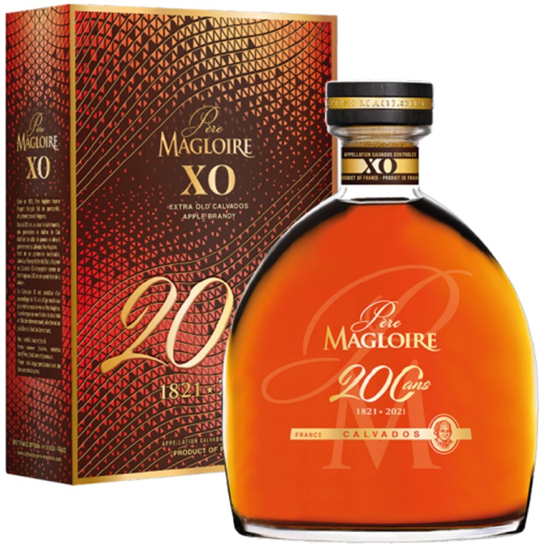 Кальвадос Pere Magloire  XO 200 gift box 700 мл