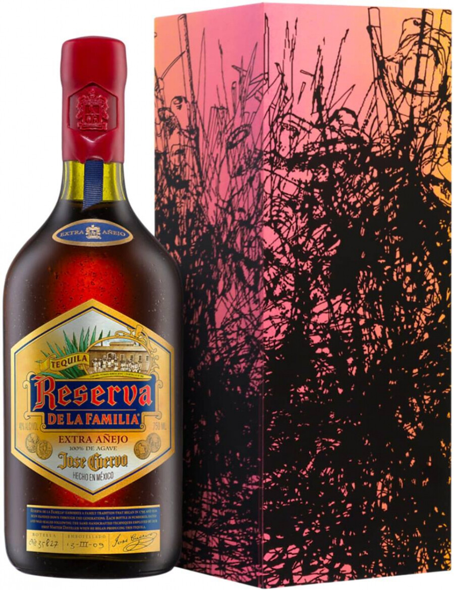 Текила Jose Cuervo Reserva De la Familia Extra Anejo 700 мл