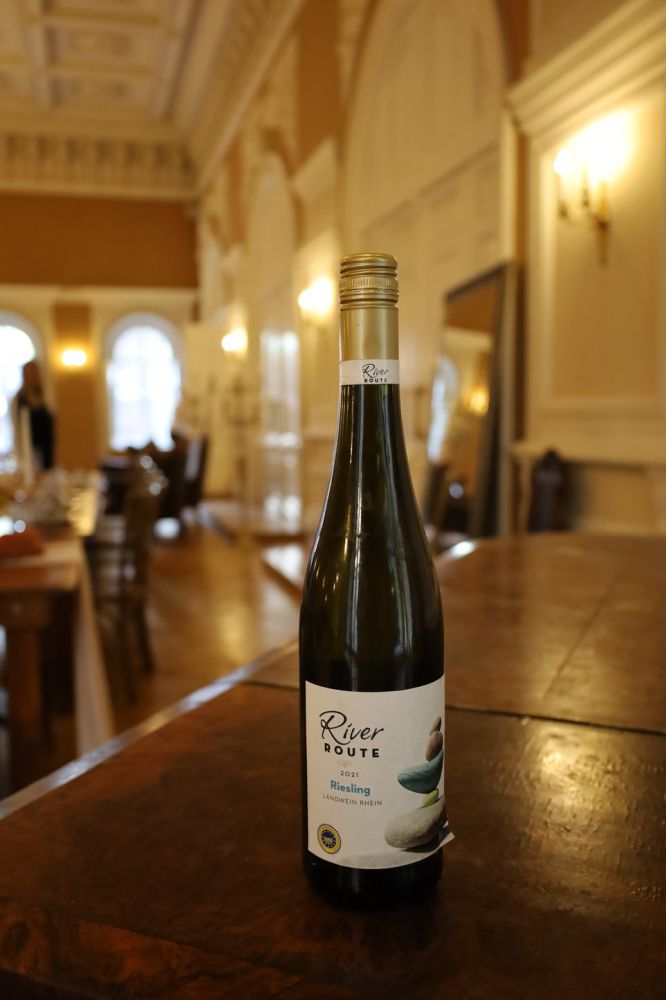 В чём разница между шампанским и игристым вином? Разбираем без снобизма и с бокалом в руке