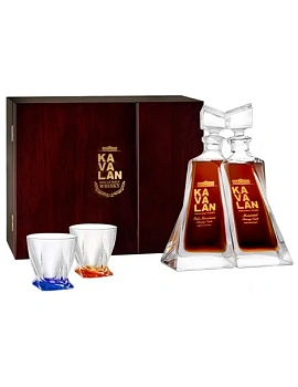 Подарочный набор  виски  Kavalan Moscatel + Pedro Ximenez 2 х 500 мл  with 2 glasses in wooden box