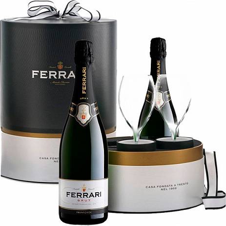 Подарочный набор  Ferrari Brut Trento DOC gift set of 2 bottles & 2 glasses