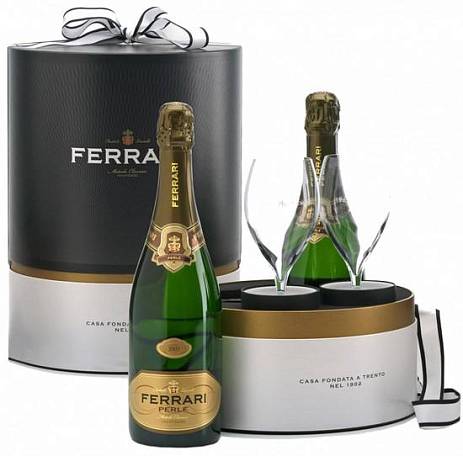 Подарочный набор  Ferrari Perle Brut Trento DOC gift set of 2 bottles & 2 g