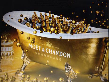 Ванна шампанского Moet Chandon Brut Imperial 100 бутылок