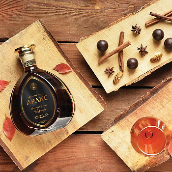 Коньяк Аракс 20 лет выдержки, 500 мл.