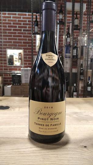 Вино  Domaine de la Vougeraie Bourgogne Pinot Noir Terres de Famille  Домен де 