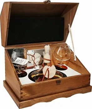 Граппа Mazzetti d'Altavilla  Grappa di Barolo invecchiata gift box 2 glass  2018 700 мл