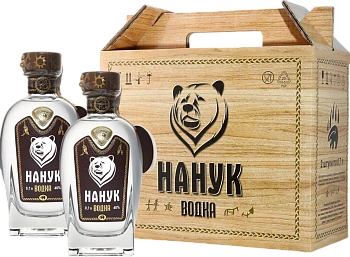 Водка Нанук в подарочной упаковке с двумя бутылками  700 мл