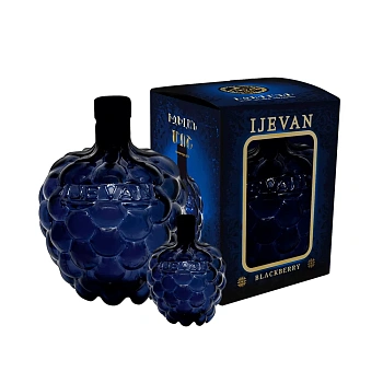 Вино Иджеван Ежевика полусладкое в подарочной упаковке  750 мл